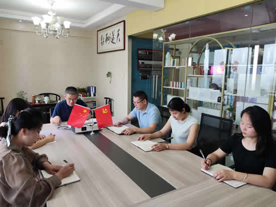 徽大姐家政服务集团召开5月份支部党员大会，学习《习近平谈治国理政》第三卷第八个专题